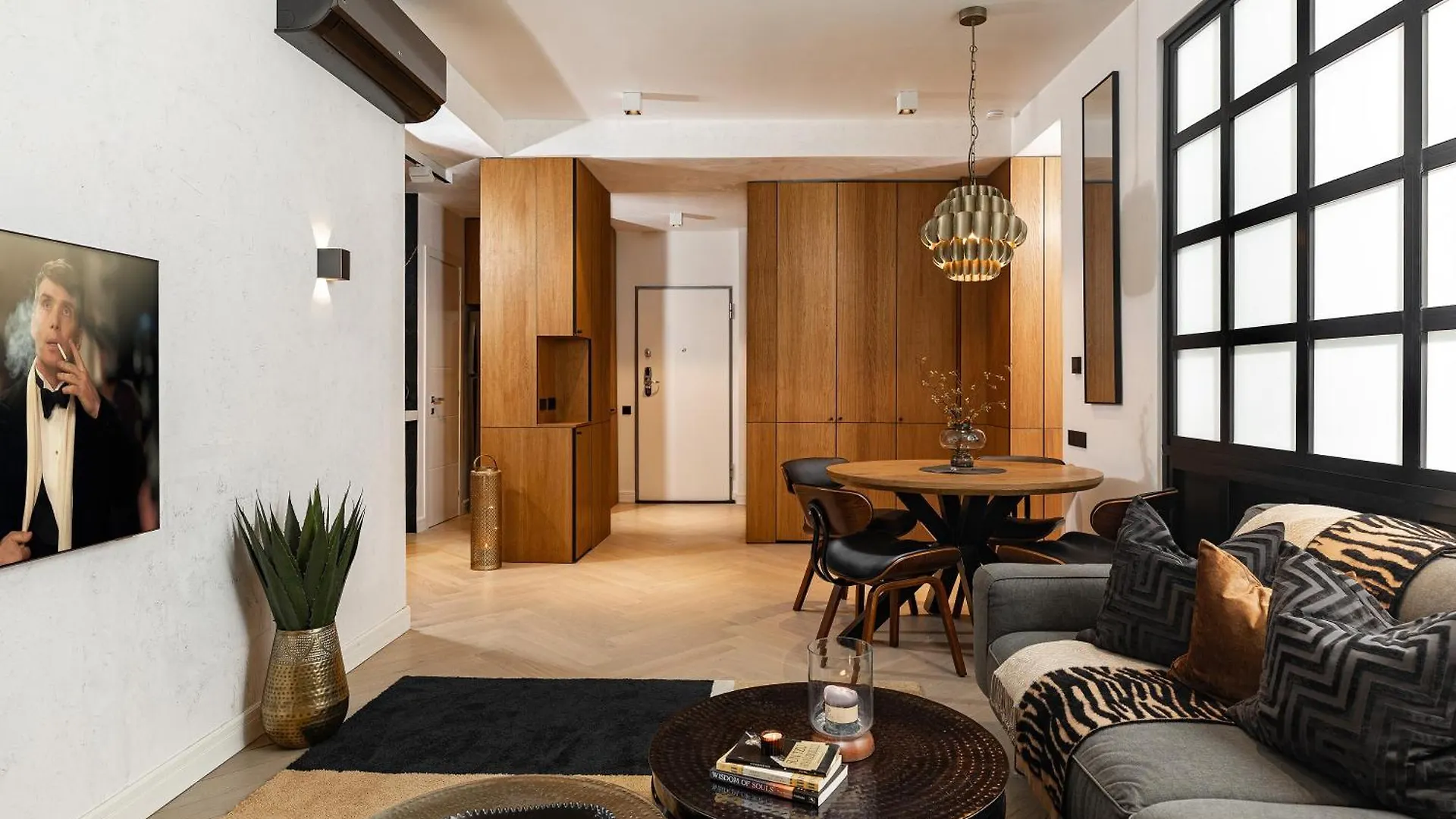 Qult - Peaky Blinders Appartement Boekarest