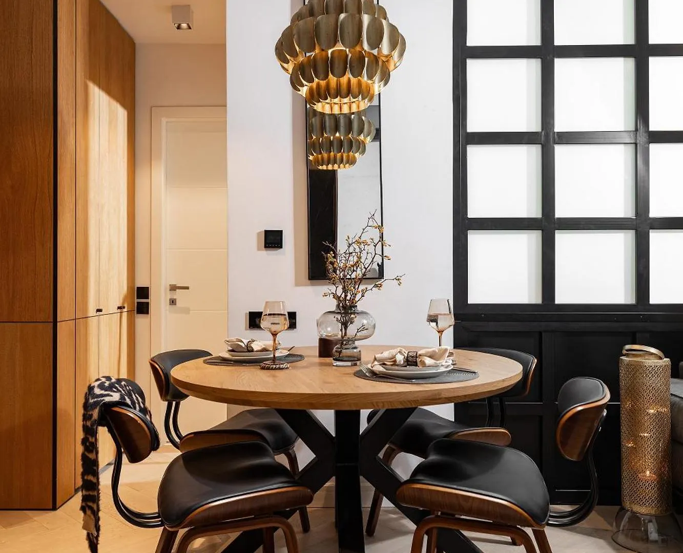 Qult - Peaky Blinders Appartement Boekarest